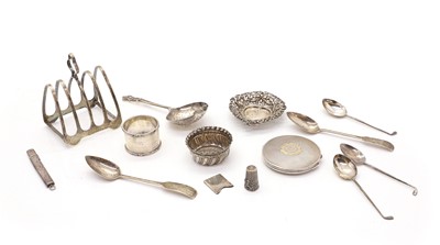 Lot 37 - A collection of silver items