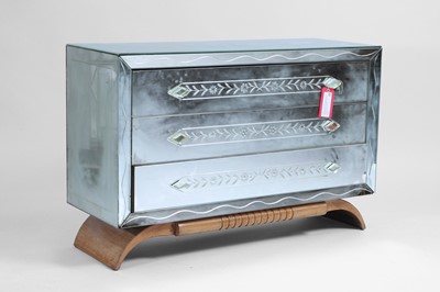 Lot 546 - An Art Deco style mirrored chest of drawers