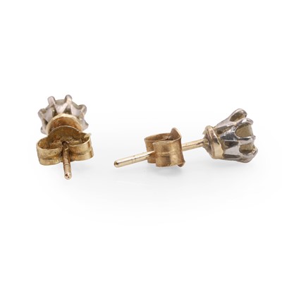 Lot 69 - A pair of diamond stud earrings
