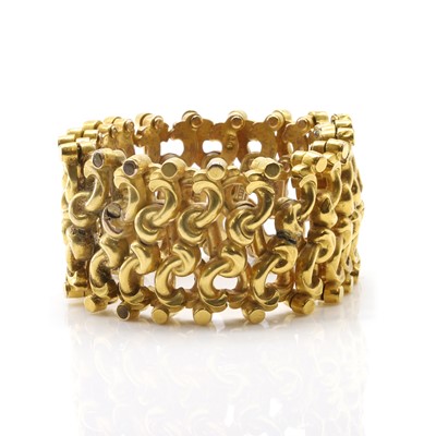 Lot 94 - A gold expanding bracelet