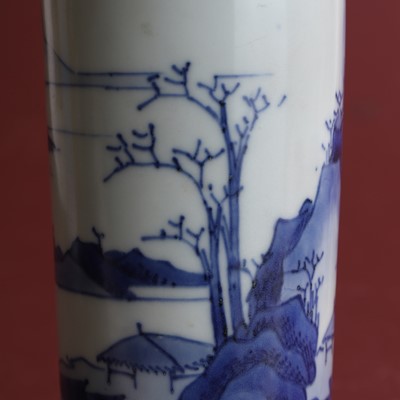 Lot 25 - A Chinese blue and white vase
