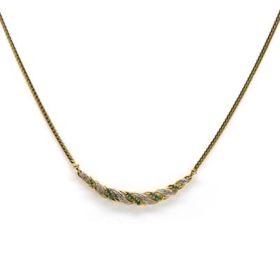Lot 109 - A gold emerald and diamond necklace