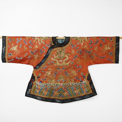 Lot 162 - A Chinese embroidered robe