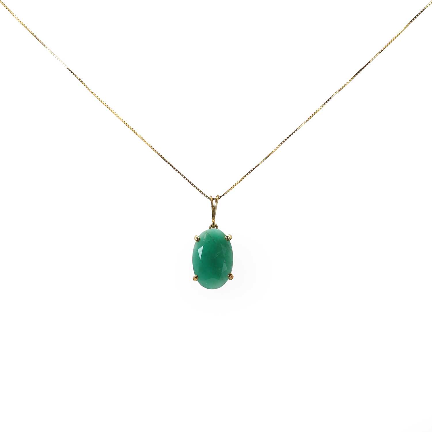 Lot 91 - A single stone emerald pendant on chain