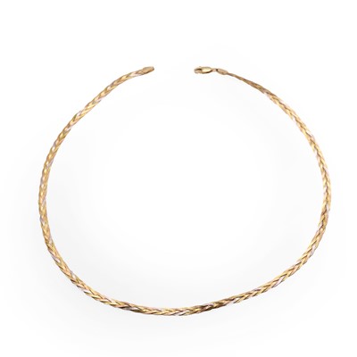 Lot 149 - A tricolour gold necklace