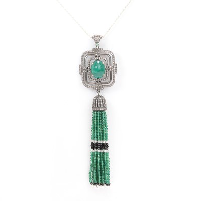 Lot 1147 - A green chalcedony and rose cut diamond set tassel pendant on chain
