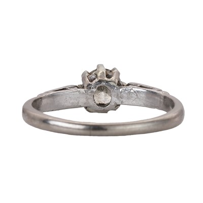 Lot 45 - A diamond single stone ring