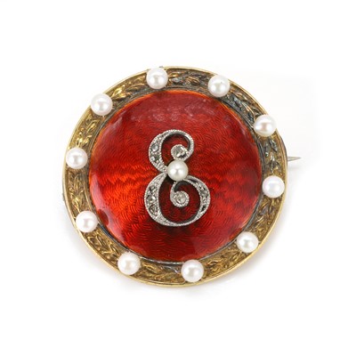 Lot 20 - An Edwardian split pearl and diamond brooch