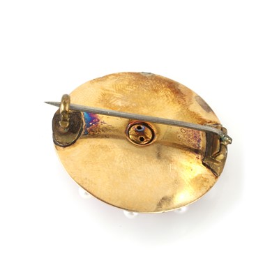Lot 20 - An Edwardian split pearl and diamond brooch