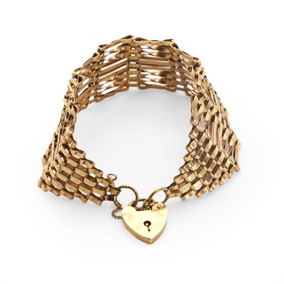 Lot 159 - A 9ct gold gate bracelet