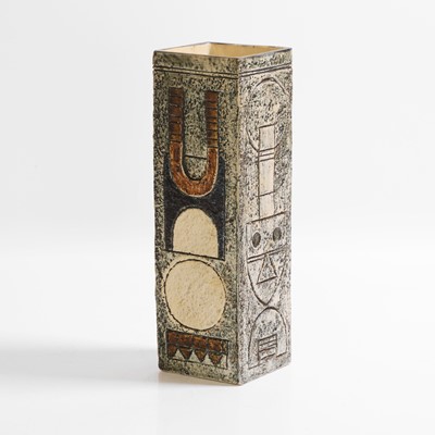 Lot 331 - Troika Pottery