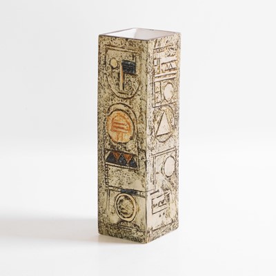 Lot 332 - Troika Pottery