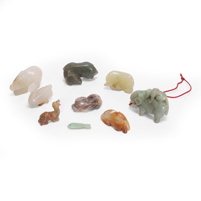 Lot 216 - A collection of Chinese jade and hardstone carvings