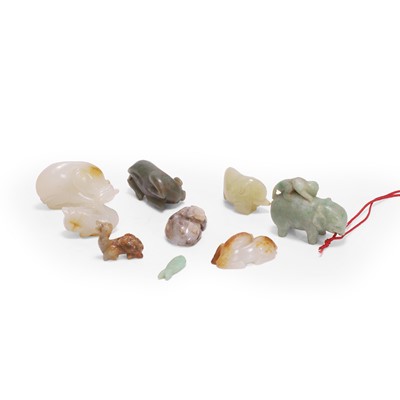 Lot 216 - A collection of Chinese jade and hardstone carvings