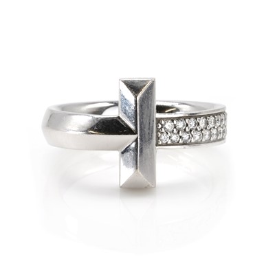 Lot 179 - An 18ct white gold diamond set 'T1' ring, by Tiffany & Co