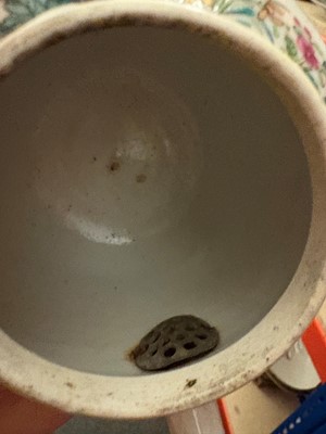 Lot 59 - A Chinese export famille rose porcelain group