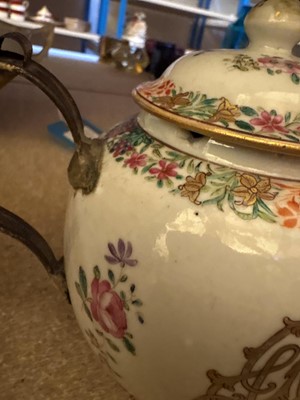 Lot 59 - A Chinese export famille rose porcelain group