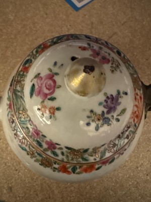 Lot 59 - A Chinese export famille rose porcelain group