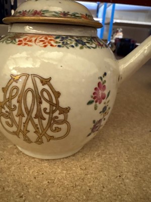 Lot 59 - A Chinese export famille rose porcelain group