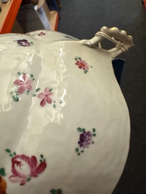Lot 59 - A Chinese export famille rose porcelain group