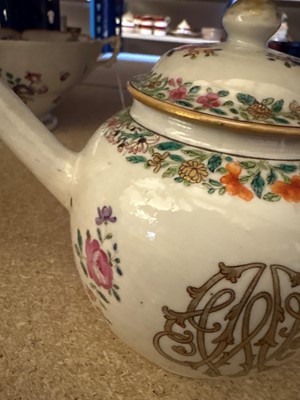 Lot 59 - A Chinese export famille rose porcelain group