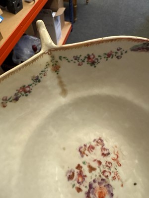 Lot 59 - A Chinese export famille rose porcelain group