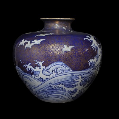 Lot 236 - A large Japanese blue and white vase