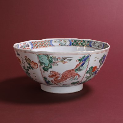 Lot 41 - A Chinese famille verte bowl