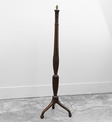 Lot 472 - An oak standard lamp