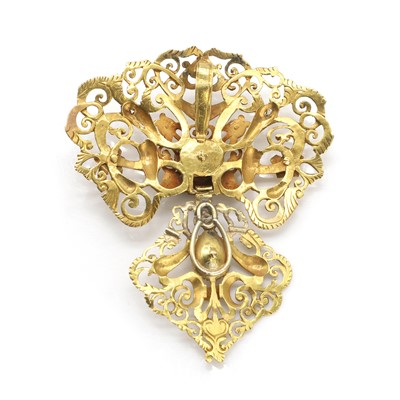 Lot 3 - An antique gold and rose cut diamond pendant