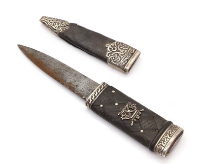 Lot 381 - A Sgian dubh