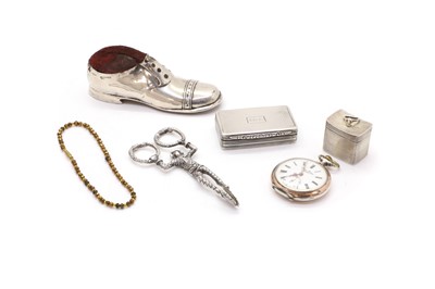 Lot 4 - A silver pill box