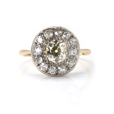 Lot 43 - An Edwardian diamond cluster ring