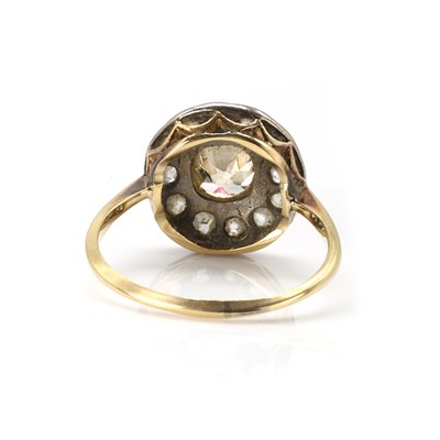 Lot 43 - An Edwardian diamond cluster ring