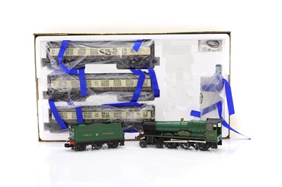 Lot 376 - A Lionel 0 gauge Shakespeare Express 'Kinlet Hall' Passenger set