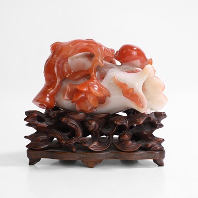 Lot 114 - A Chinese agate carving