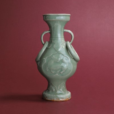 Lot 117 - A Chinese Longquan celadon vase