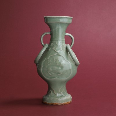 Lot 117 - A Chinese Longquan celadon vase