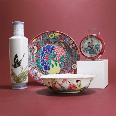 Lot 127 - A group of Chinese porcelain items