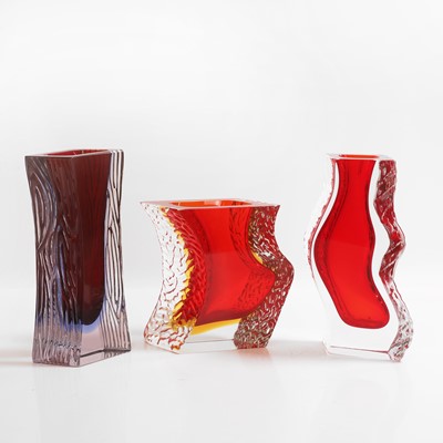 Lot 165 - A group of three Murano glass vases
