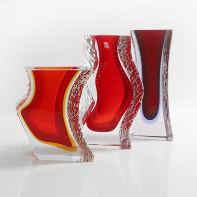 Lot 165 - A group of three Murano glass vases