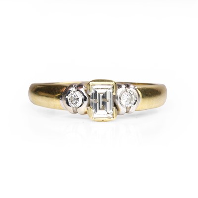 Lot 1076 - An 18ct gold diamond three stone ring