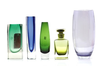 Lot 164 - A group of cased glass vessels