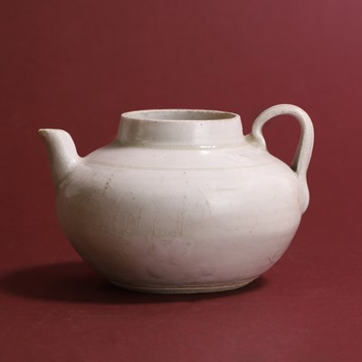 Lot 8 - A Chinese qingbai-glazed teapot