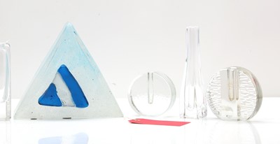 Lot 158 - A collection of glass items