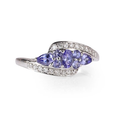 Lot 1089 - A 9ct white gold sapphire and diamond ring