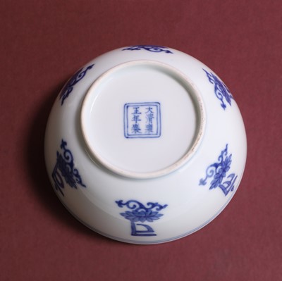 Lot 55 - A Chinese blue and white cup