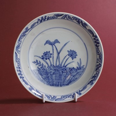 Lot 29 - A Chinese blue and white dish