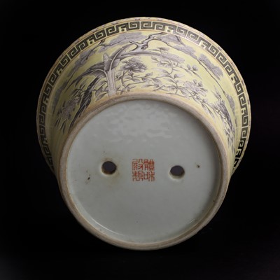 Lot 58 - A Chinese grisaille-decorated yellow-ground jardinière