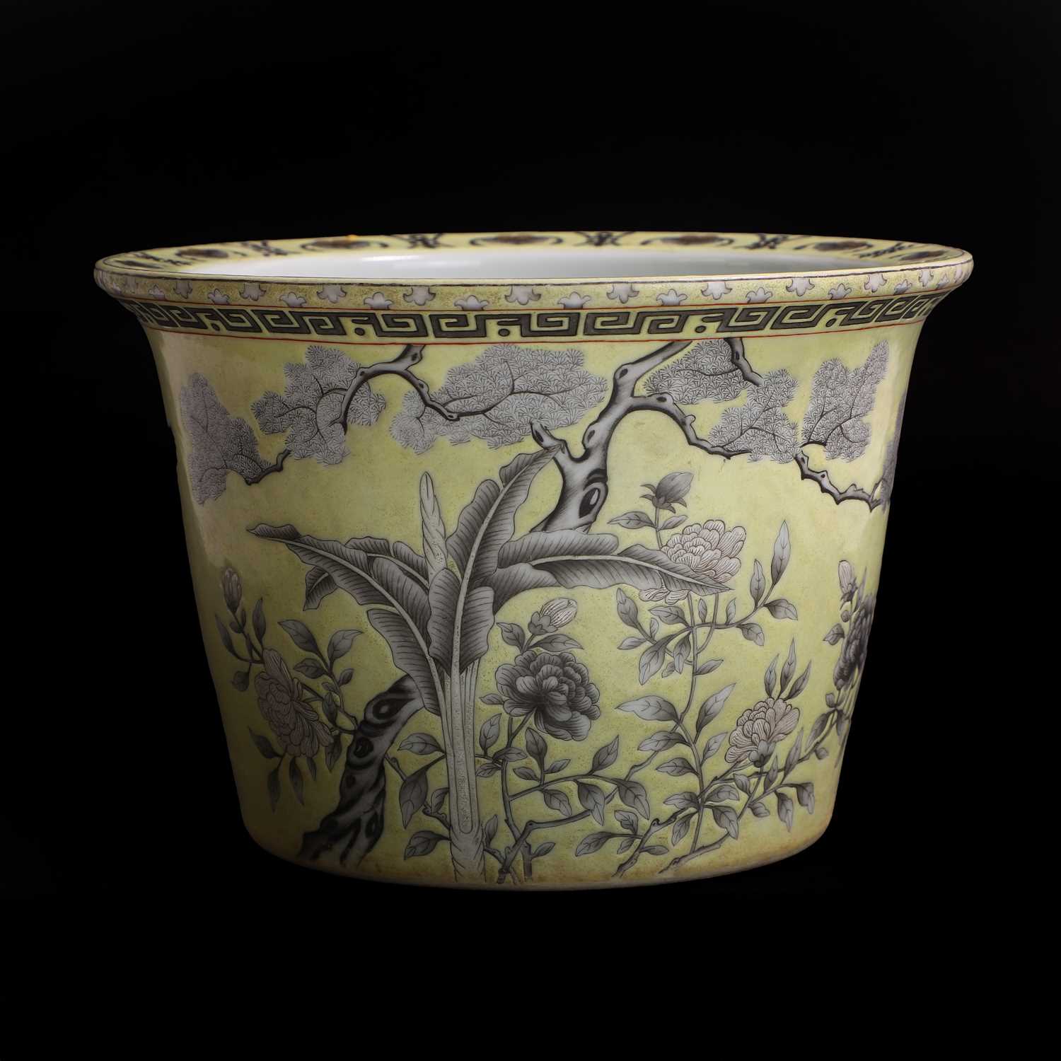 Lot 58 - A Chinese grisaille-decorated yellow-ground jardinière